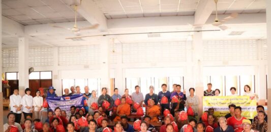 ปทุมธานี วัดพระธรรมกายมอบถุงยังชีพ 500 ชุด ช่วยผู้ประสบภัยน้ำท่วมสมุทรปราการ ผ่านวัดและหน่วยงานท้องถิ่น